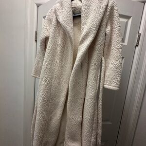 Monica and Andy Cozy Cream Sherpa Robe nwot size small/xsmall